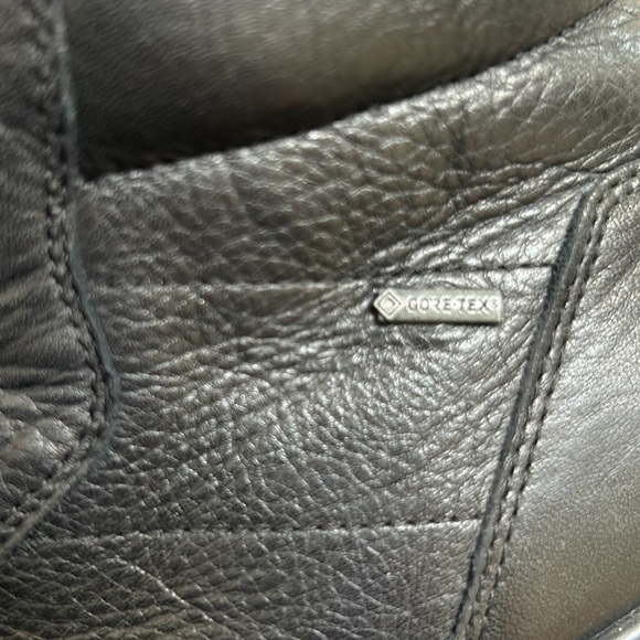 **GORTEX**Brand new never worn Ecco Gortex black leather booties. Size 40 - Picture 6 of 8